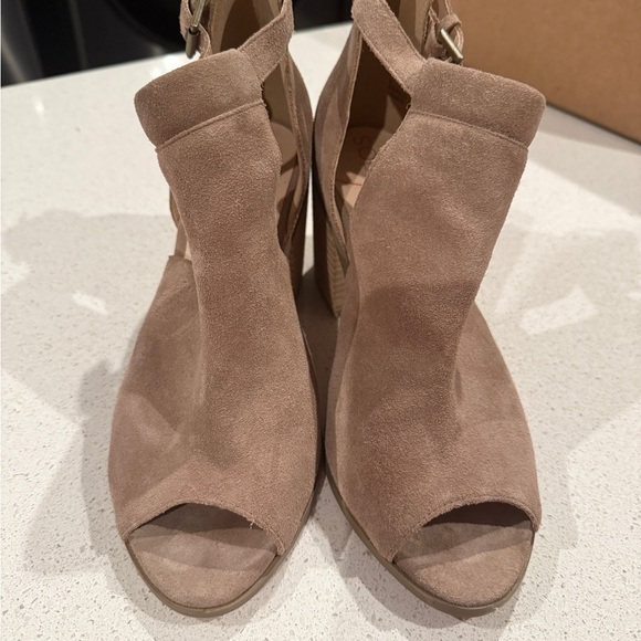 Sole Society Tan Heeled Boots with Open Toe and Suede Texture - Picture 1 of 6